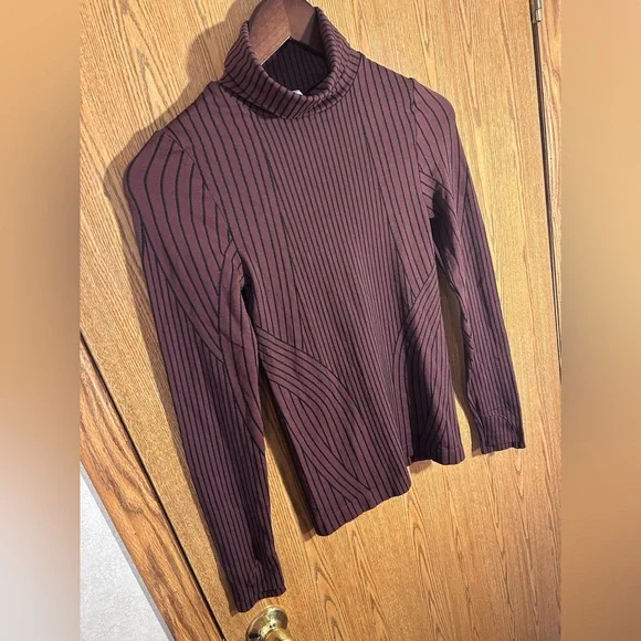 Athleta Flurry Endeavor Textured Striped Turtleneck Long Sleeved Shirt - Picture 5 of 8